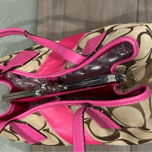 Authentic Signature Coach Satchel Handbag - Picture 8 of 13